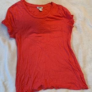 Coral red t shirt old navy size M lightly used